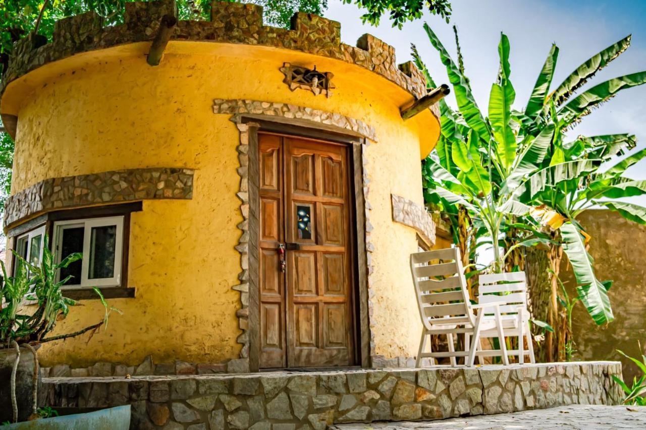 Kokrobite Gardens Restaurant And Guest House Exterior foto