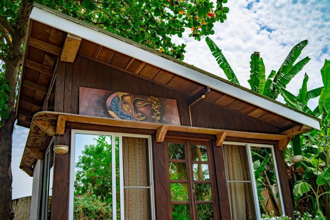 Kokrobite Gardens Restaurant And Guest House Exterior foto