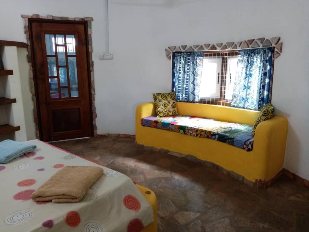 Kokrobite Gardens Restaurant And Guest House Exterior foto