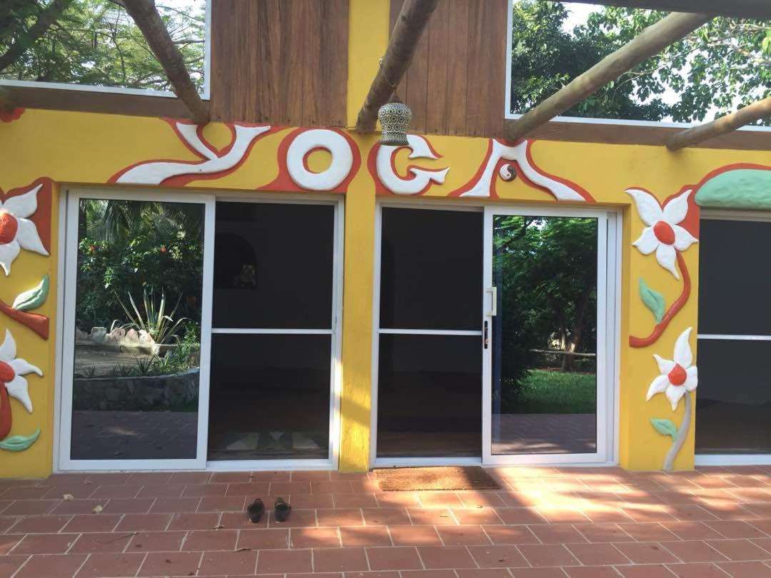 Kokrobite Gardens Restaurant And Guest House Exterior foto