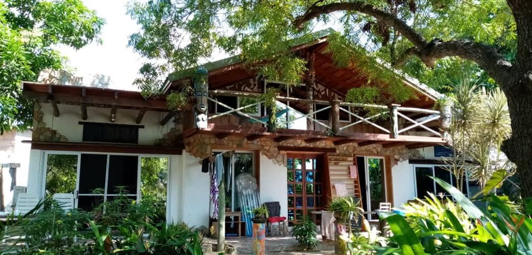 Kokrobite Gardens Restaurant And Guest House Exterior foto