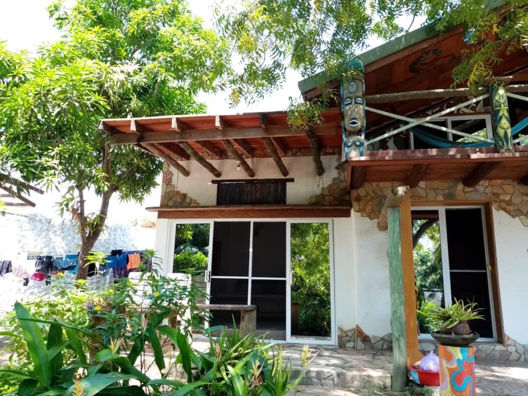 Kokrobite Gardens Restaurant And Guest House Exterior foto